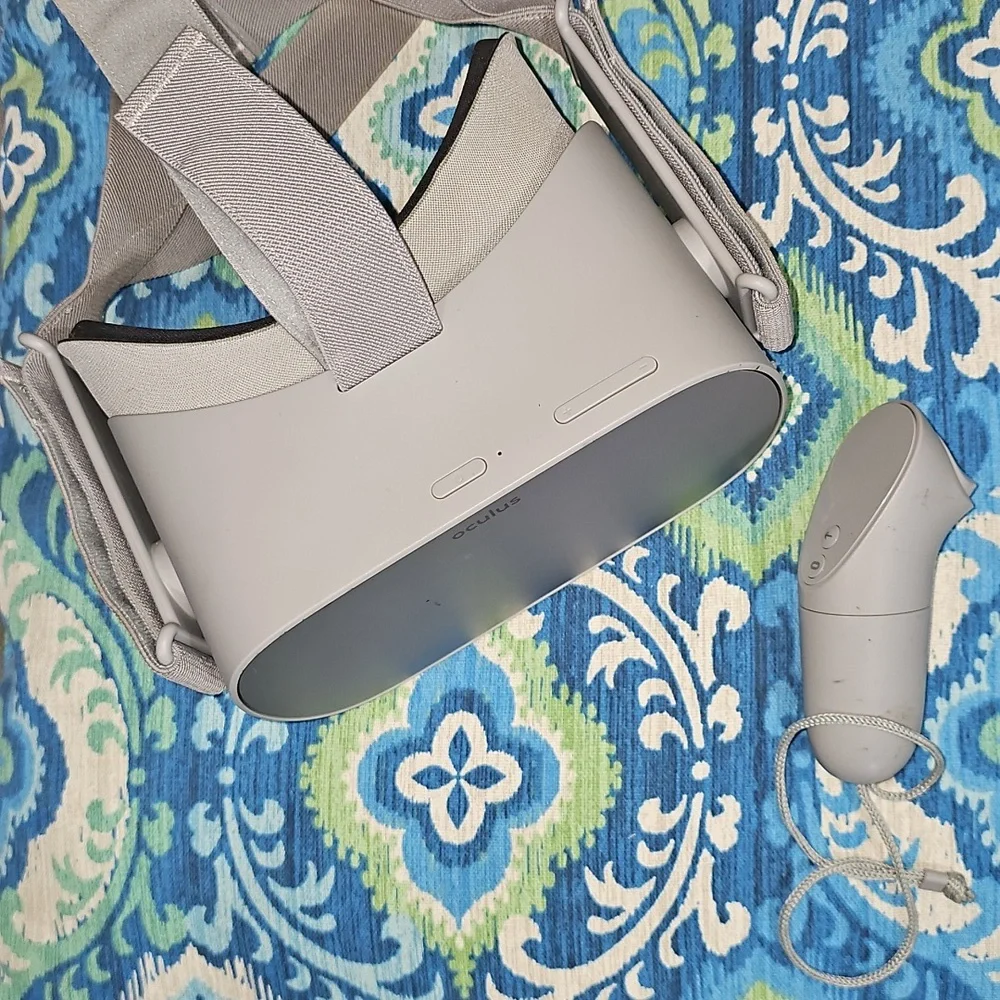 Oculus GO Gray VR Headset With Remote